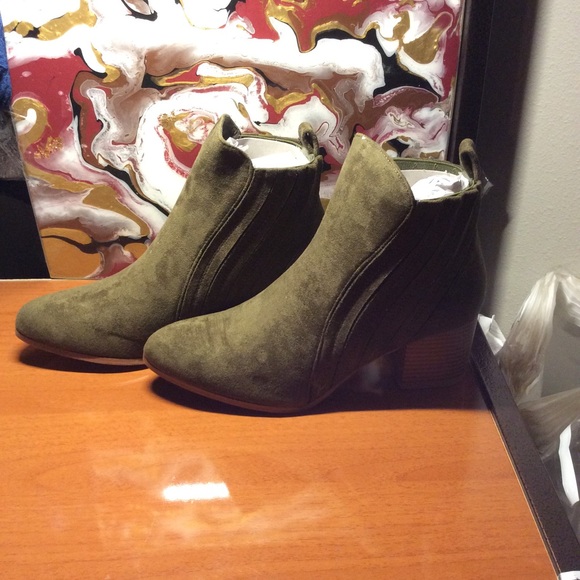 Women's Suede Booties - Picture 7 of 8